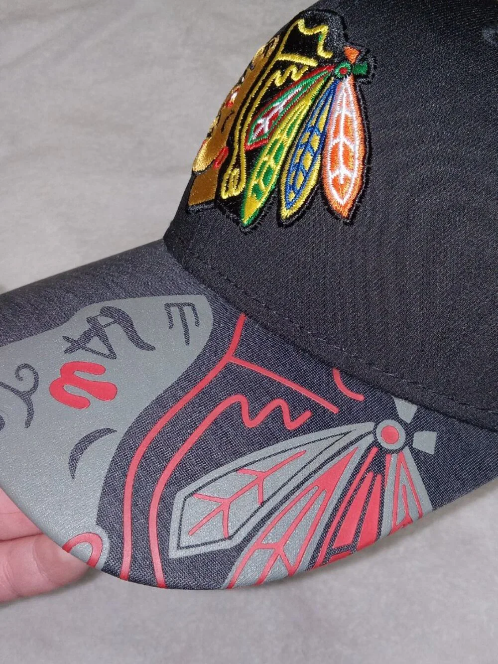 Reebok Chicago Blackhawks Center Ice Flex Fit Hat NHL Hockey Cap S/M Black Gray